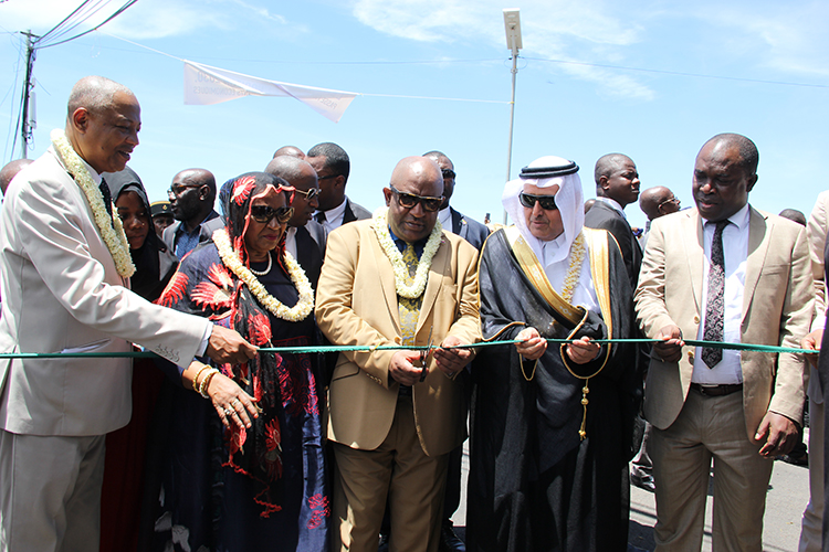 image Route Hahaya -Mitsamihuli  / Azali a inauguré la nouvelle route du Nord